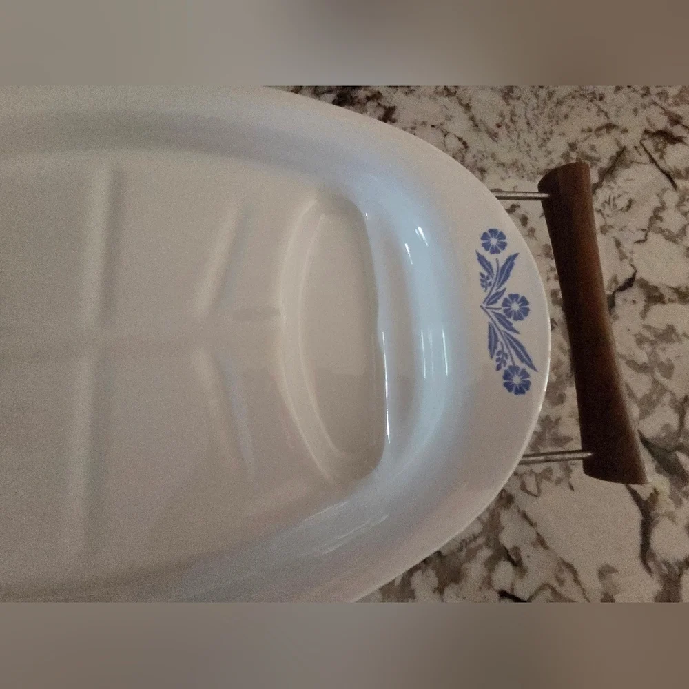 Vintage Corning Ware Blue Cornflower P-19 Meat Platter Wood Handled Metal Caddy